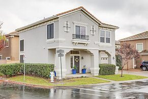 Modern California Escape Near Kayaking & Downtown!