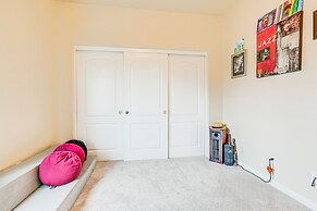 Modern California Escape Near Kayaking & Downtown!