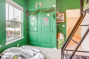 Modern California Escape Near Kayaking & Downtown!