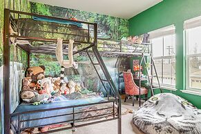 Modern California Escape Near Kayaking & Downtown!