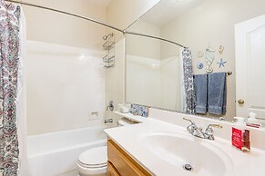 Modern California Escape Near Kayaking & Downtown!