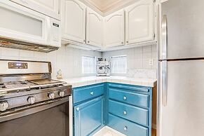 Modern California Escape Near Kayaking & Downtown!