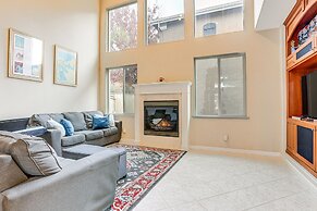 Modern California Escape Near Kayaking & Downtown!