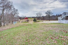 5 Mi to Fort Osage: Quiet Countryside Studio