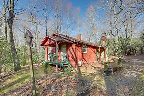 Quiet Burnsville Cabin Near Blue Ridge Parkway!