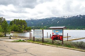 Peaceful Donnelly Retreat < 1 Mi to Lake Cascade!