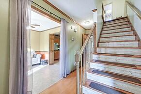 Lovely Fayetteville Home: Deck & Fireplace!