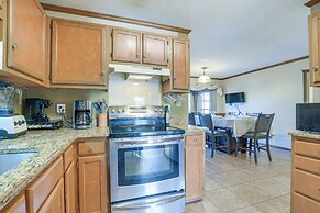 Lovely Fayetteville Home: Deck & Fireplace!