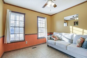 Lovely Fayetteville Home: Deck & Fireplace!