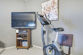 Lovely Fayetteville Home: Deck & Fireplace!
