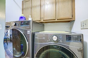 Lovely Fayetteville Home: Deck & Fireplace!