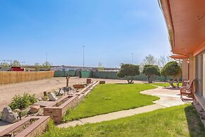 Momos Place ~ 5 Mi to Downtown Denver!