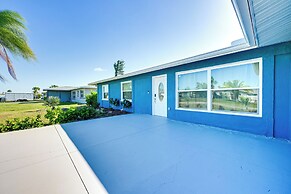Florida Gulf Coast Getaway: Pool + Screened Lanai!