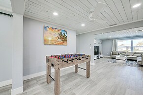 Florida Gulf Coast Getaway: Pool + Screened Lanai!