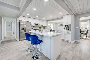 Florida Gulf Coast Getaway: Pool + Screened Lanai!