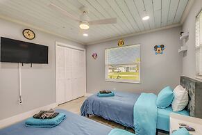 Florida Gulf Coast Getaway: Pool + Screened Lanai!