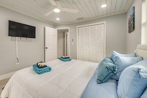 Florida Gulf Coast Getaway: Pool + Screened Lanai!