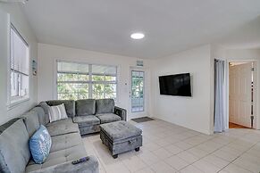 1 Mi to Boat Ramp: Bokeelia Home w/ Screened Patio