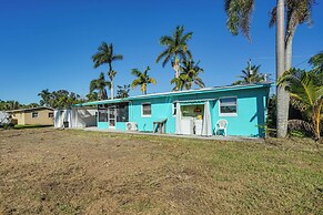 1 Mi to Boat Ramp: Bokeelia Home w/ Screened Patio