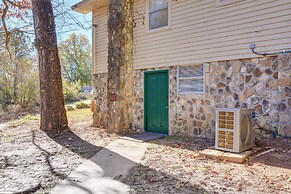 Comfortable Alabama Apartment: Pets Welcome!