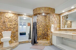 Comfortable Alabama Apartment: Pets Welcome!