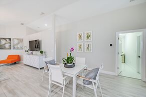 Central Naples Home w/ Private Pool, Spa & Lanai!