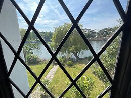 Sleeps 8 Thamefront Gem w/ Petsok, Free Parking