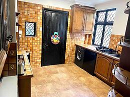 Sleeps 8 Thamefront Gem w/ Petsok, Free Parking