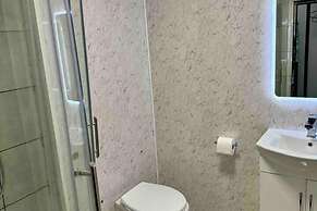 Sleeps 8 Thamefront Gem w/ Petsok, Free Parking