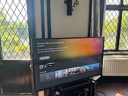 Sleeps 8 Thamefront Gem w/ Petsok, Free Parking