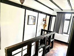 Sleeps 8 Thamefront Gem w/ Petsok, Free Parking