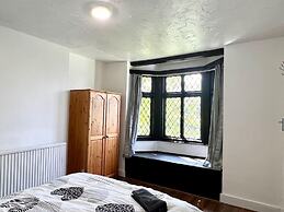 Sleeps 8 Thamefront Gem w/ Petsok, Free Parking