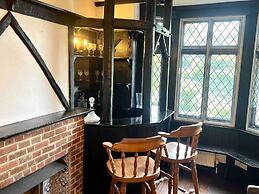 Sleeps 8 Thamefront Gem w/ Petsok, Free Parking