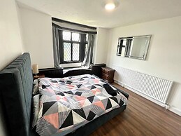 Sleeps 8 Thamefront Gem w/ Petsok, Free Parking