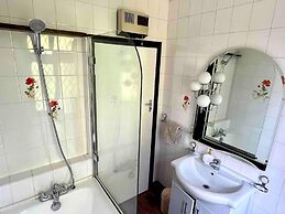 Sleeps 8 Thamefront Gem w/ Petsok, Free Parking