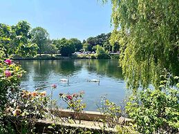 Sleeps 8 Thamefront Gem w/ Petsok, Free Parking