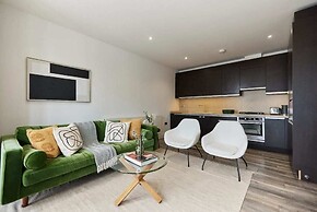 The Wembley Hideaway - Bright 2bdr Flat