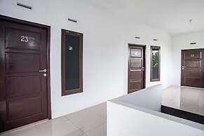 OYO 93476 Owo Guest House Syariah