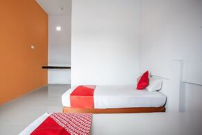OYO 93476 Owo Guest House Syariah