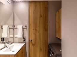 Muttuo by Wynwood House