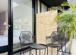 Muttuo by Wynwood House