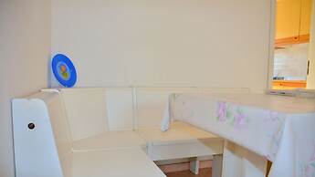 Homely Flat for 5 in a Green Area in Bibione