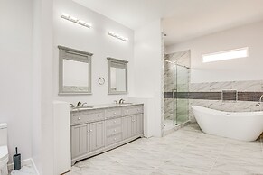 Spacious Atlanta Home w/ Deck < 5 Mi to Downtown!