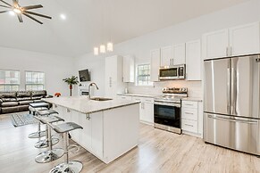 Spacious Atlanta Home w/ Deck < 5 Mi to Downtown!