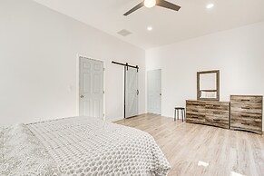 Spacious Atlanta Home w/ Deck < 5 Mi to Downtown!