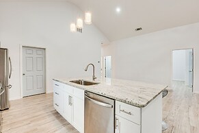 Spacious Atlanta Home w/ Deck < 5 Mi to Downtown!