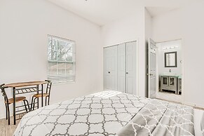 Spacious Atlanta Home w/ Deck < 5 Mi to Downtown!