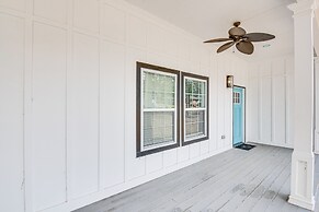 Spacious Atlanta Home w/ Deck < 5 Mi to Downtown!