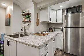 Chic Minneapolis Apt - 6 Blocks to Lake Nokomis!