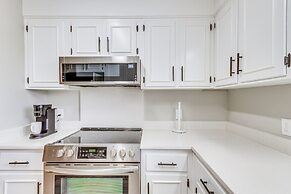 Pensacola Home w/ Screened Porch: 10 Mi to Beach!